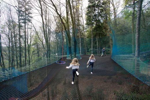 Treetop Nets Parcabout® to jump among the trees in Brittany