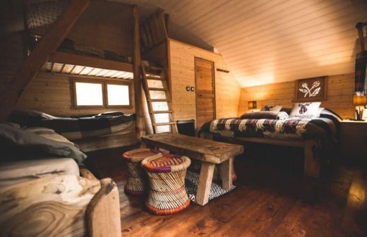 Tinto tree house cabin in Brittany