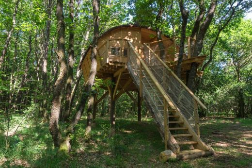 Tinto tree house cabin in Brittany