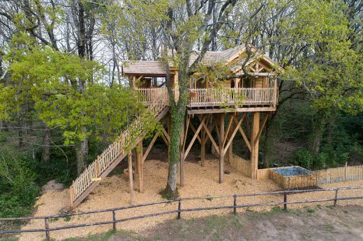 Harris tree house lodge in Brittany, with spa