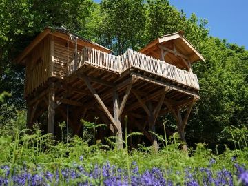 LEWIS 🌟
🔗https://www.domaine-treuscoat.fr/lewis.php
@followers
Découvrez Lewis, cabane perchée confortable et spacieuse, avec une capacité d’accueil de 5...